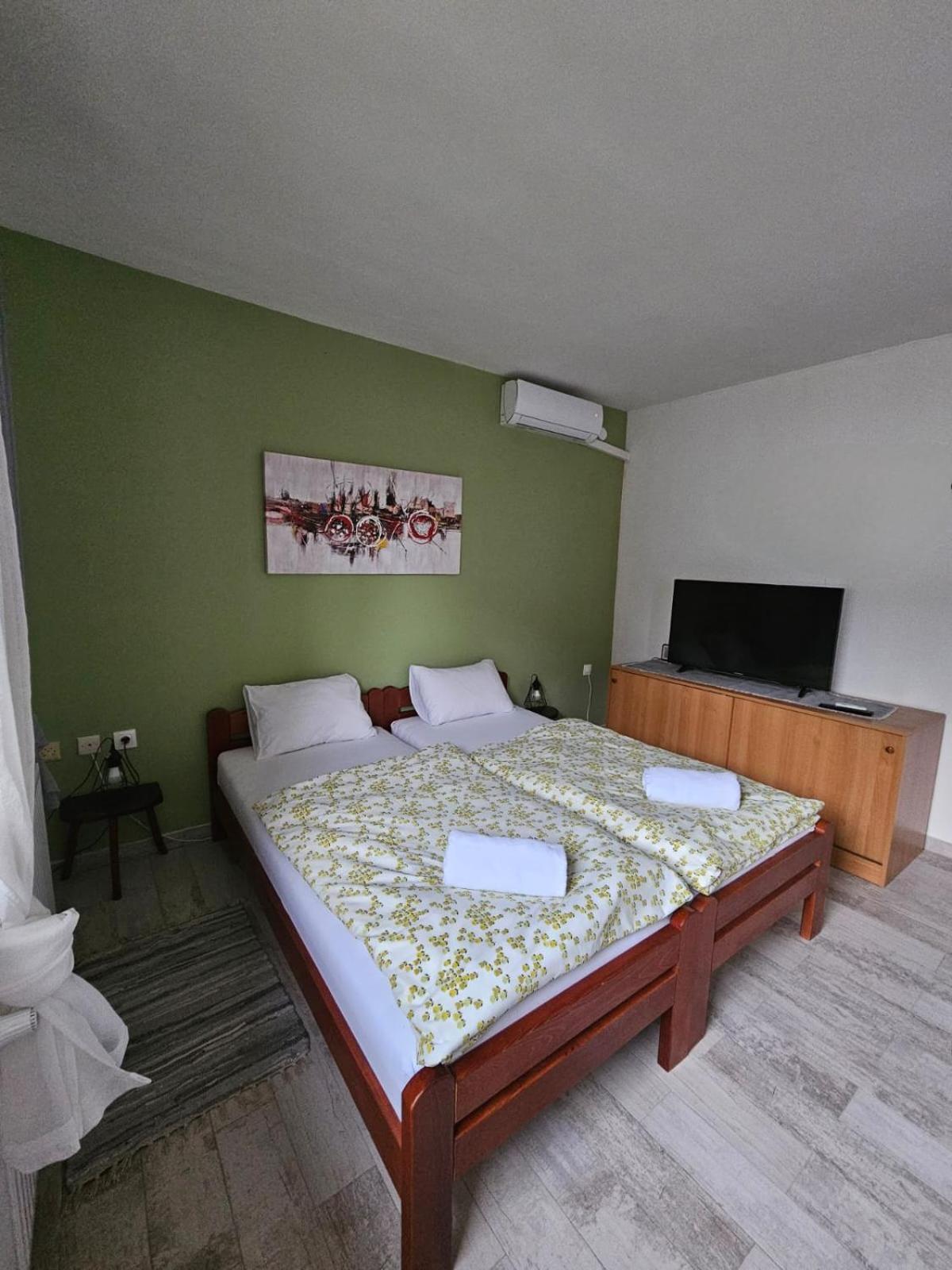 Studio Apartman Dora Ilok Bagian luar foto