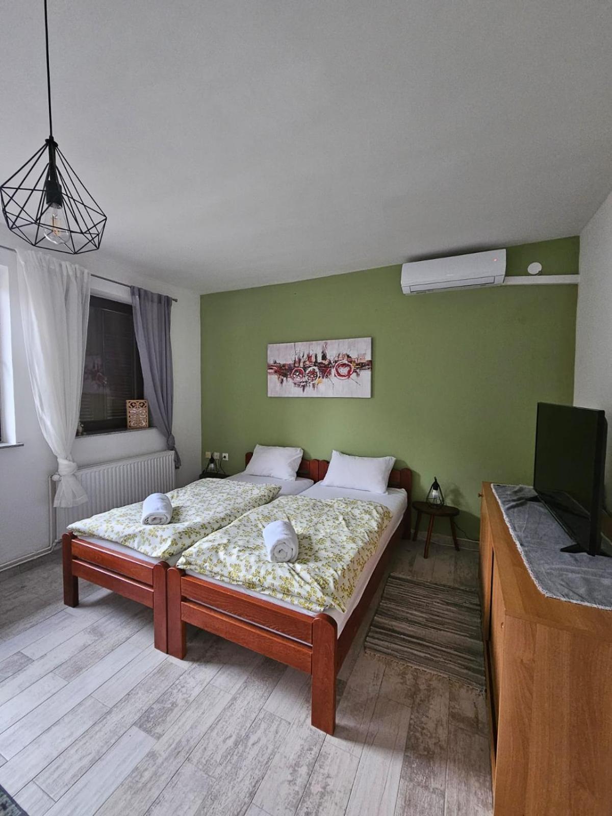 Studio Apartman Dora Ilok Bagian luar foto