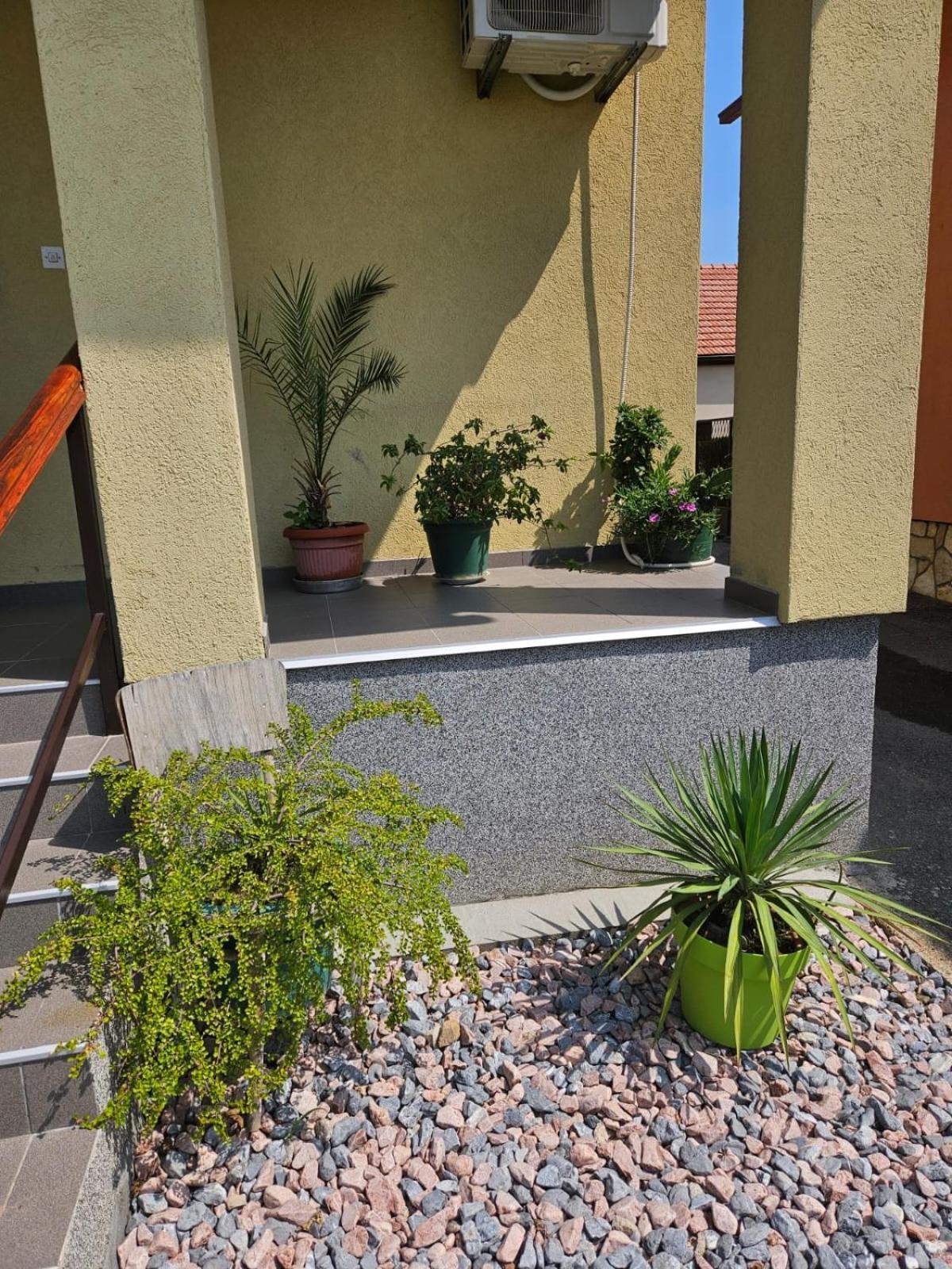 Studio Apartman Dora Ilok Bagian luar foto